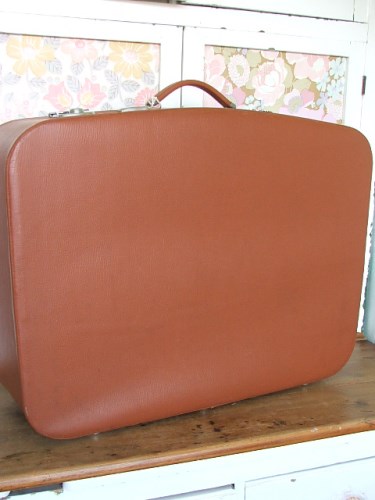 revelation suitcase medium