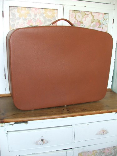 revelation suitcase medium