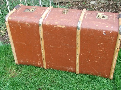 Vintage luggage trunk, ideal storage
