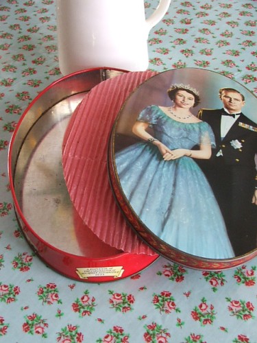 Royal Queen Elizabeth and Duke of Edinburgh Tin