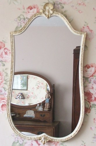 Pretty Decorative Wall Mirror