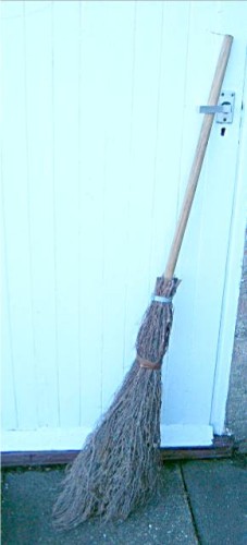 Gardeners Leaf Brush