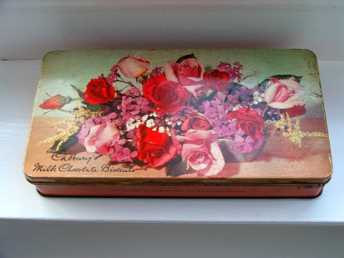 Pretty Floral Roses Tin