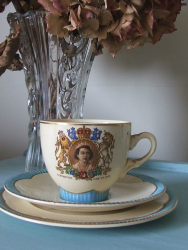 Clarice Cliff 1953 Coronation Trio
