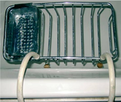 Country Style Overhanging Bath Rack