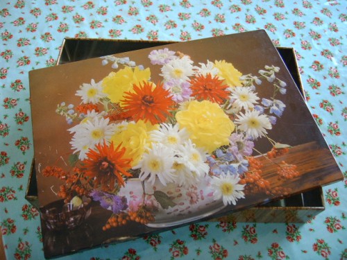 Pretty Floral Biscuit Tin