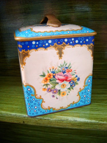 Pretty Vintage Floral Biscuits Tin