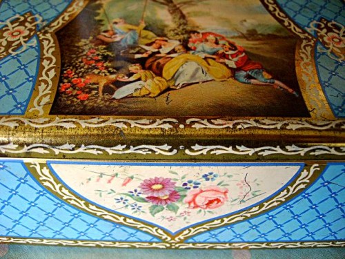 Pretty Vintage Floral Biscuit Tin