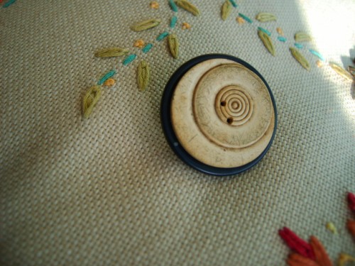 Handmade Button Brooch (1)