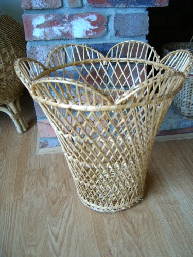 Pretty Wicker Waste Basket