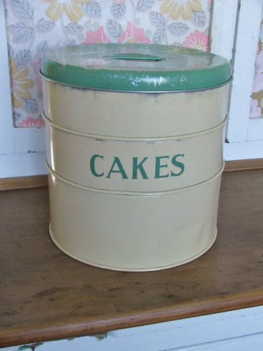 Toodle Lou Designs King Cakes Tin On Barnwood main image 0
